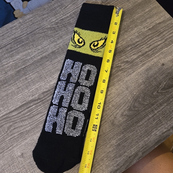 🍒🍒 The Grinch Ho Ho Ho Fuzzy Crew Socks - Picture 7 of 7